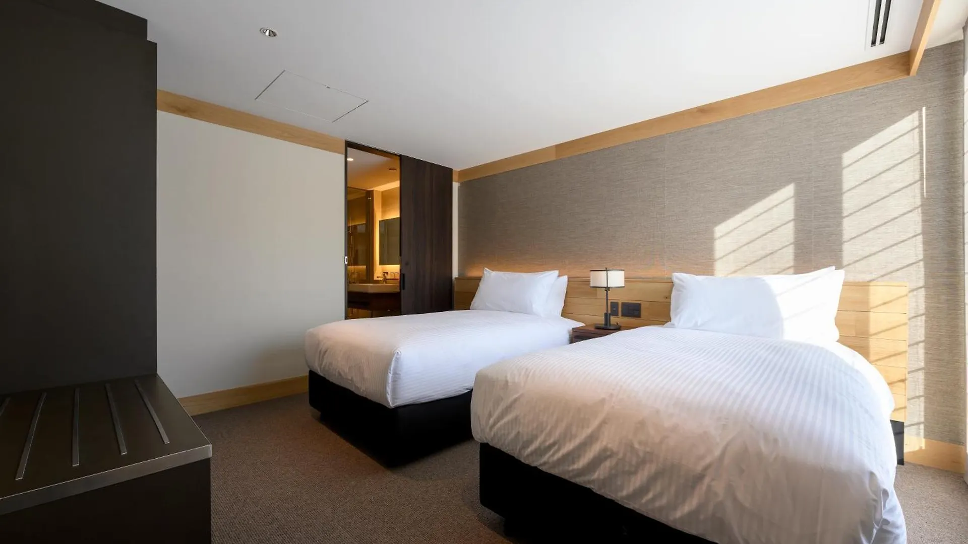 ***** Aparthotel Yu Kiroro, Ski-In Ski-Out Luxury Residences Akaigawa Japan